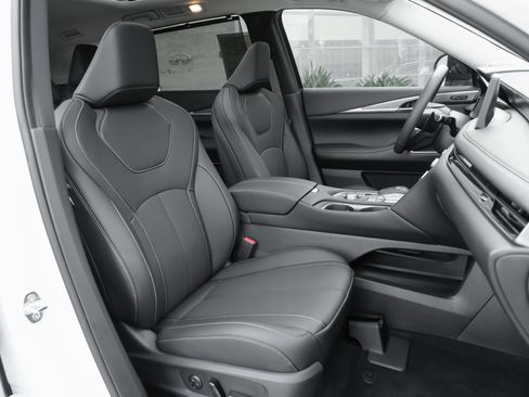 Certified 2026 INFINITI QX60 Luxe w/ Cargo Package FWD image 39