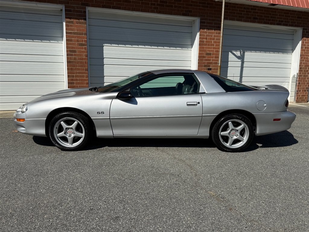 Used 1999 Chevrolet Camaro Z28 w/ SS Performance/Appearance Pkg RWD image 17