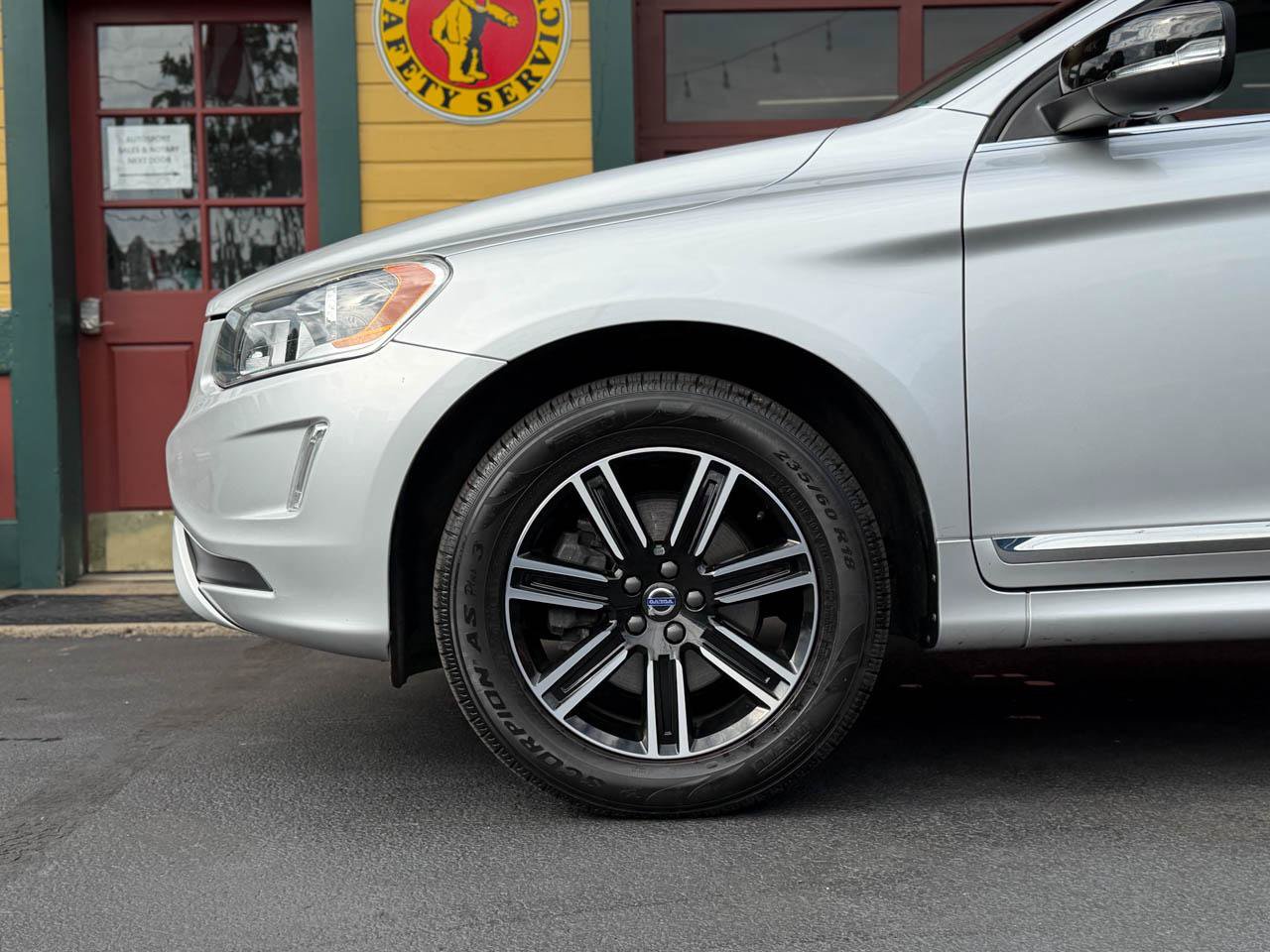 Used 2017 Volvo XC60 T5 Dynamic w/ Protection Package AWD/4WD image 30