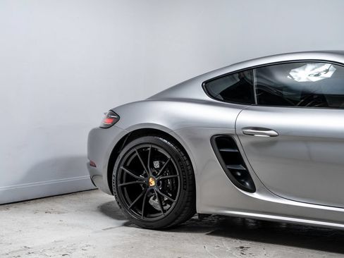 Used 2024 Porsche 718 Cayman RWD image 11
