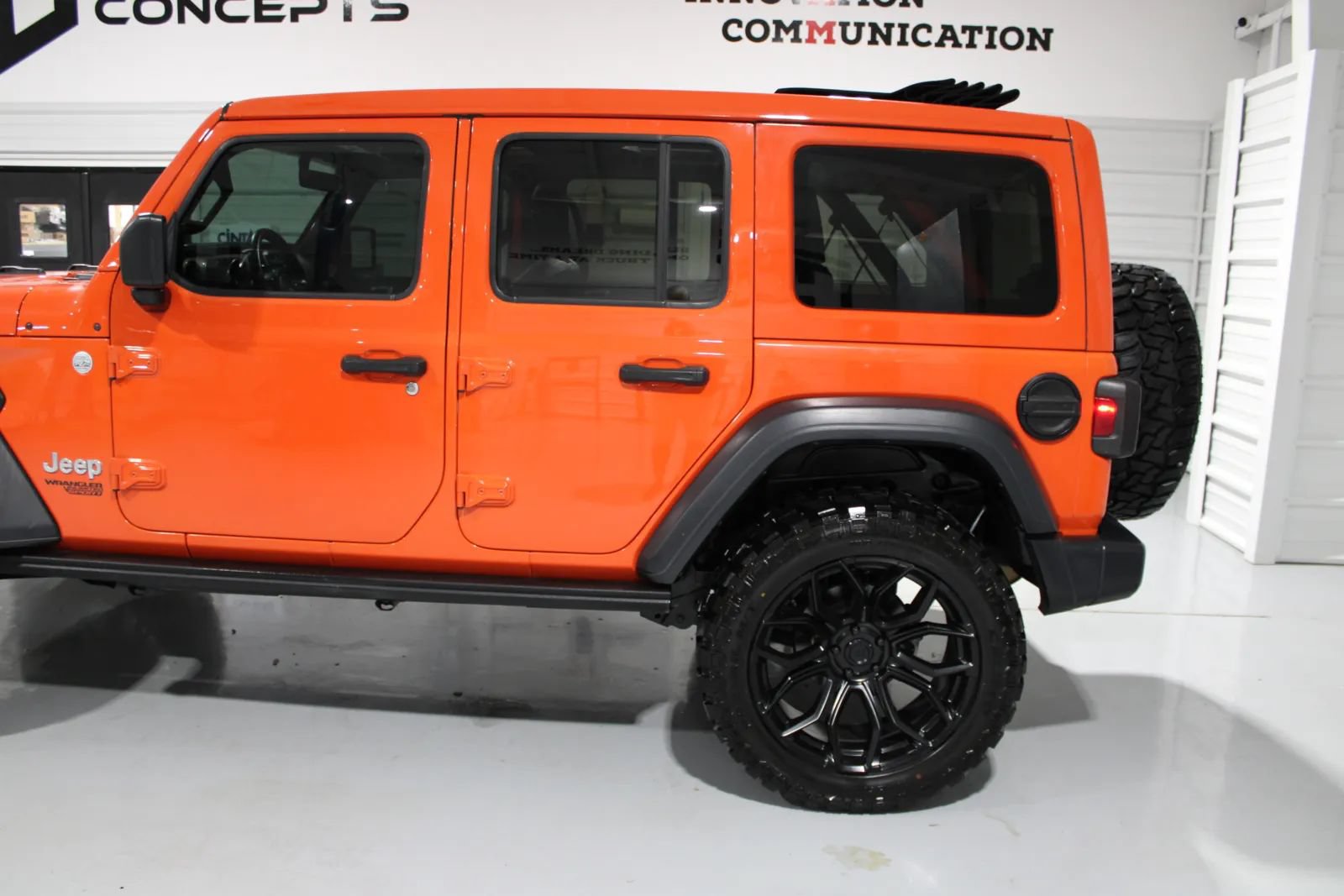 Used 2020 Jeep Wrangler Unlimited Sport S w/ Sun And Sound Package AWD/4WD image 13