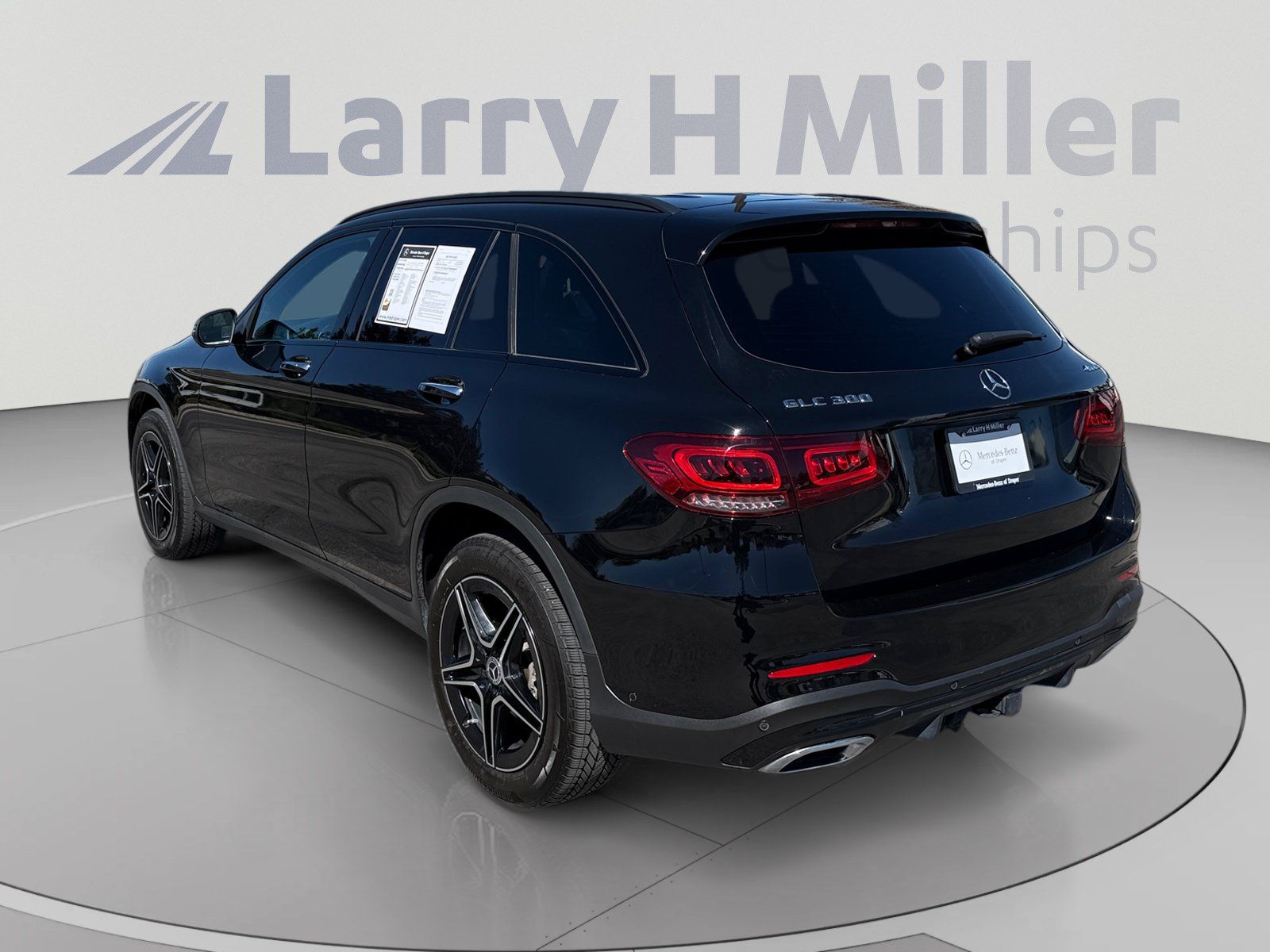 Used 2021 Mercedes-Benz GLC 300 4MATIC image 3