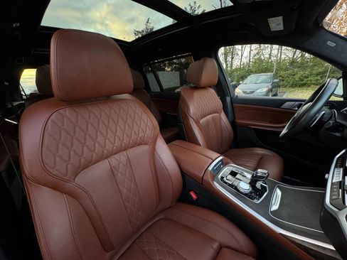 Used 2022 BMW X7 M50i image 36