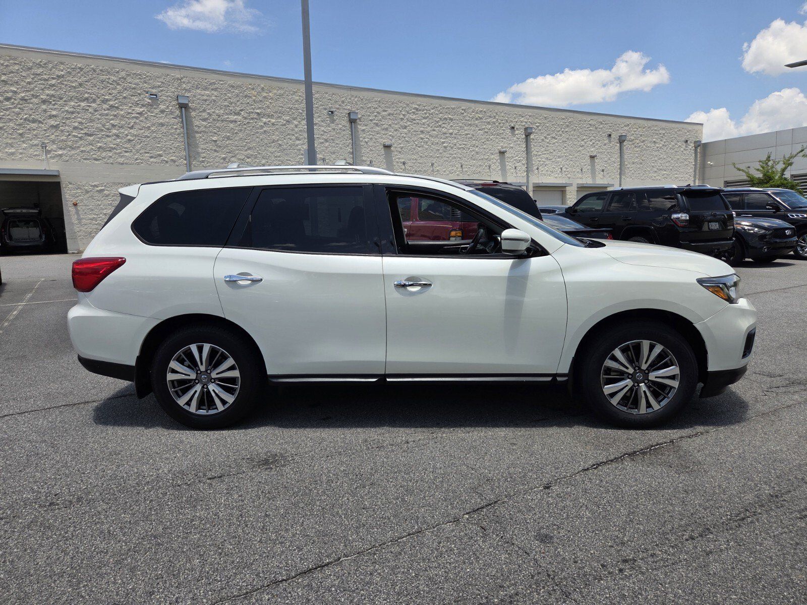 Used 2020 Nissan Pathfinder SV AWD/4WD image 5