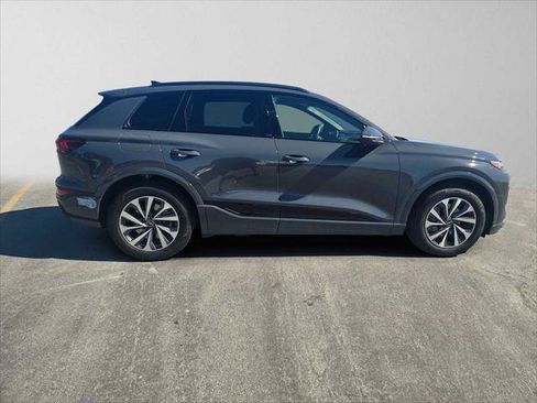 Used 2025 Audi Q6 e-tron Prestige AWD/4WD image 2