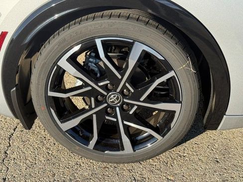 New 2026 Toyota Prius Plug-In Hybrid FWD image 4