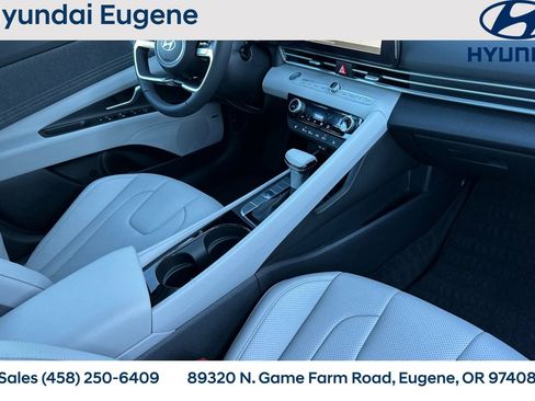 Used 2025 Hyundai Elantra Limited w/ Cargo Package image 18