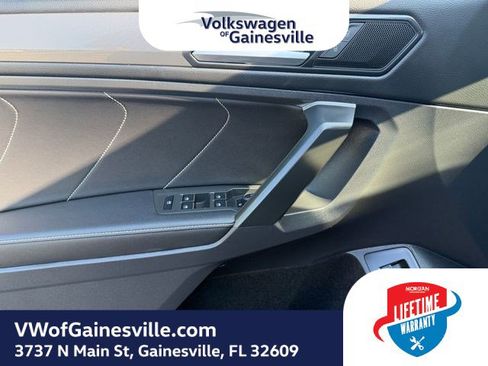 Certified 2024 Volkswagen Tiguan SE AWD/4WD image 16