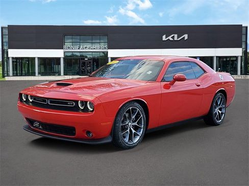 Used 2022 Dodge Challenger GT image 2