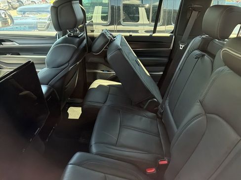 Used 2025 Jeep Grand Wagoneer Series II Obsidian w/ Quick Order Packagew 28T AWD/4WD image 10