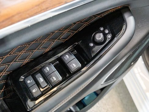 Used 2023 Jeep Grand Cherokee L Summit w/ Luxury Tech Group V RWD image 15