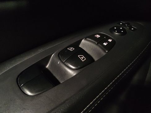 Used 2017 Nissan Pathfinder Platinum w/ Cargo Package image 27