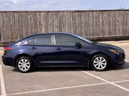 Used 2025 Toyota Corolla LE FWD image 7