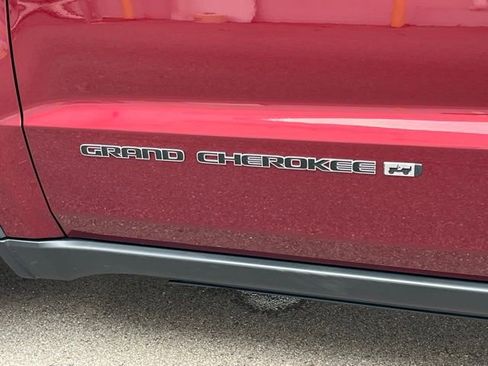 Used 2022 Jeep Grand Cherokee Limited image 33