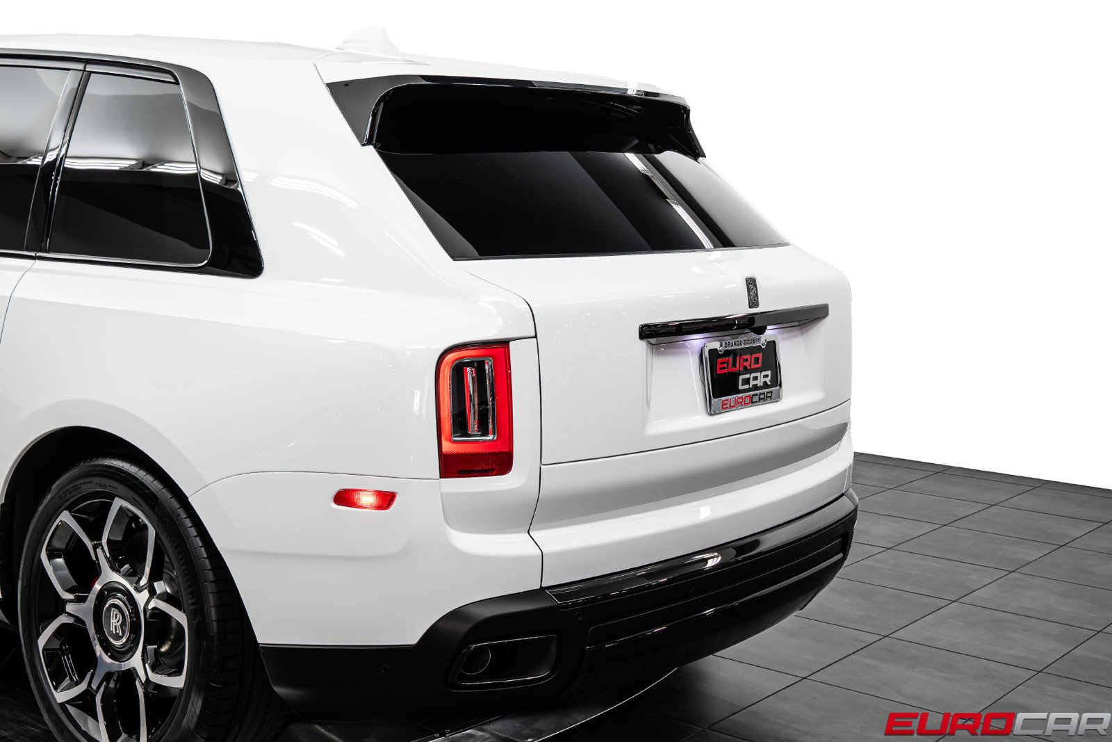 Used 2022 Rolls-Royce Cullinan Black Badge w/ Dark Exterior Package AWD/4WD image 18