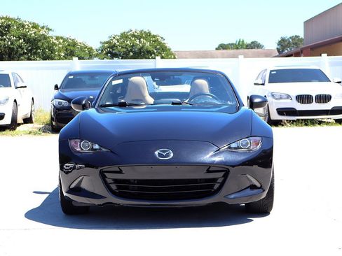 Used 2017 MAZDA MX-5 Miata RF Grand Touring RWD image 2