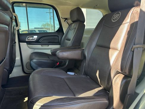 Used 2014 Cadillac Escalade Platinum AWD/4WD image 21