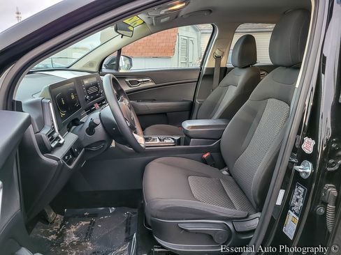Used 2024 Kia Sportage LX image 7