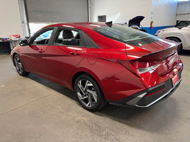 Used 2025 Hyundai Elantra SEL FWD image 5