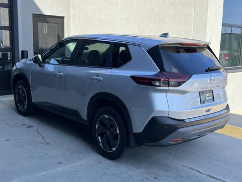 Used 2023 Nissan Rogue SV AWD/4WD image 8