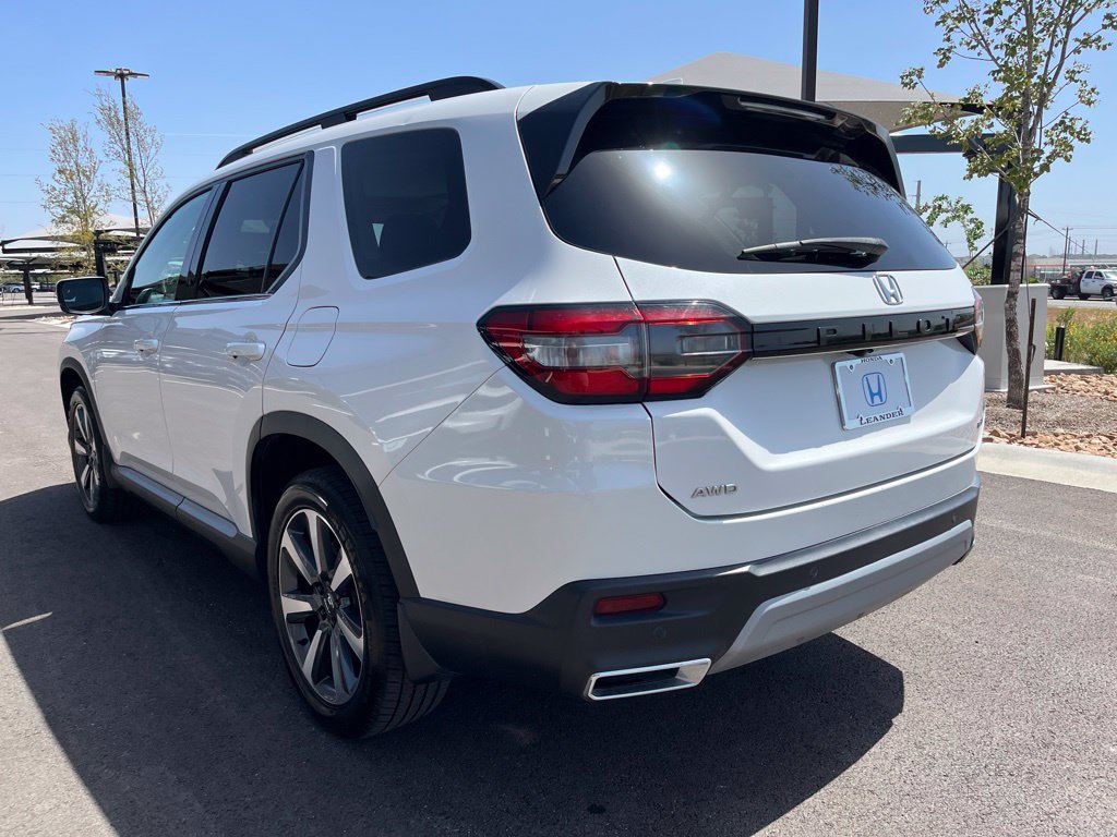 Used 2023 Honda Pilot Elite image 6