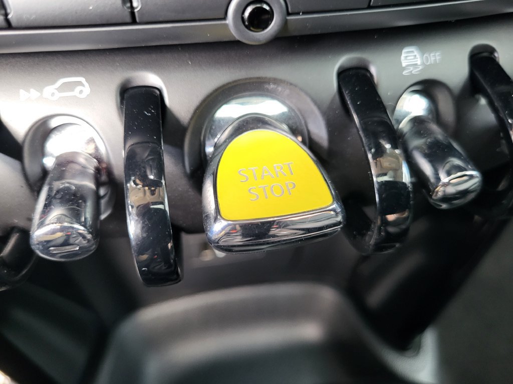 Used 2024 MINI Cooper SE FWD image 49