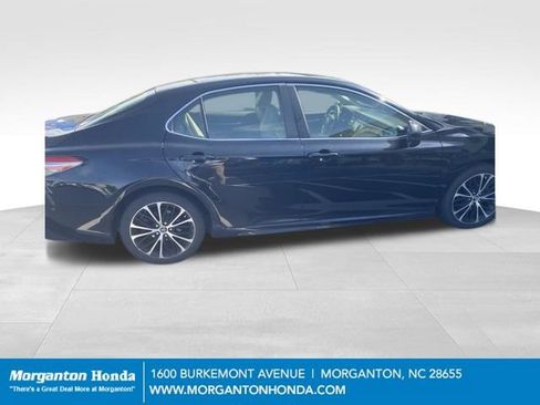 Used 2018 Toyota Camry SE w/ Moonroof Package FWD image 7
