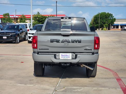 New 2026 RAM 2500 Laramie AWD/4WD image 9