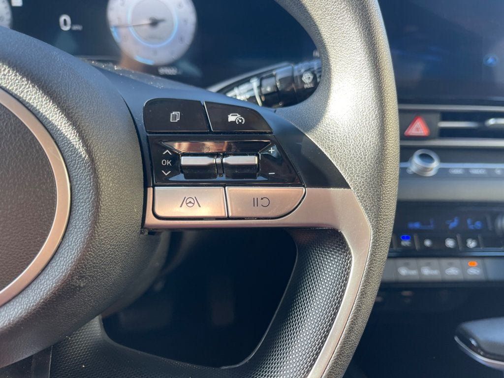 Used 2024 Hyundai Elantra SEL FWD image 16