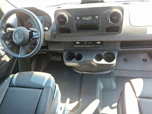 New 2025 Mercedes-Benz Sprinter 2500 image 8
