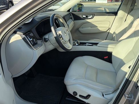 Used 2023 Volvo XC60 B5 Plus w/ Protection Package Premier FWD image 10