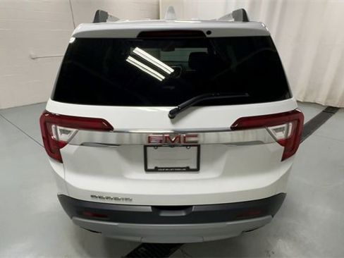 Used 2023 GMC Acadia SLT w/ Preferred Package image 7