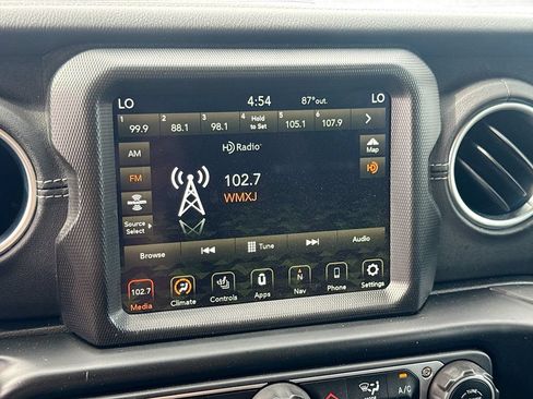 Used 2023 Jeep Wrangler Unlimited Sahara w/ Cold Weather Group AWD/4WD image 16