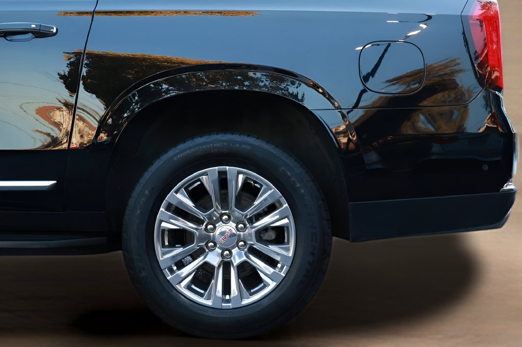 Used 2025 GMC Yukon XL Denali AWD/4WD image 10