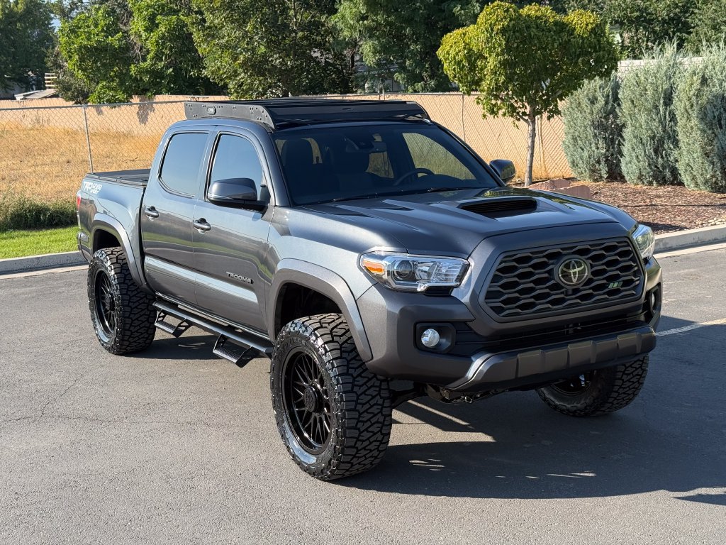 Used 2022 Toyota Tacoma TRD Sport w/ Technology Package AWD/4WD image 2