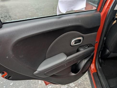 Used 2019 Kia Soul + image 10