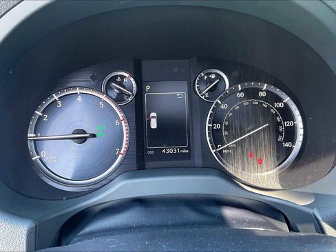 Used 2023 Lexus GX 460 Premium image 25