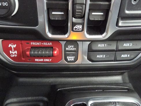 Used 2025 Jeep Gladiator Rubicon w/ Convenience Group image 32