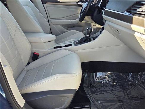 Used 2019 Volkswagen Jetta SEL Premium image 21