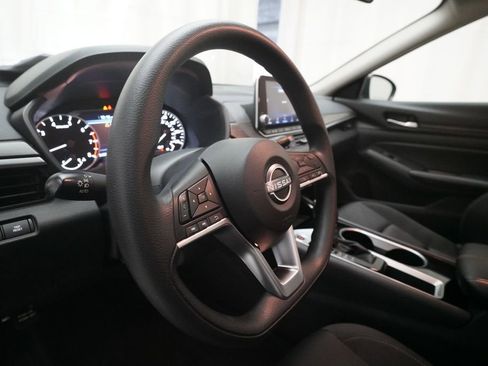 Used 2024 Nissan Altima 2.5 SV FWD image 8