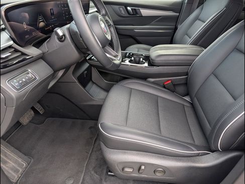 Used 2025 Buick Enclave Preferred FWD image 9