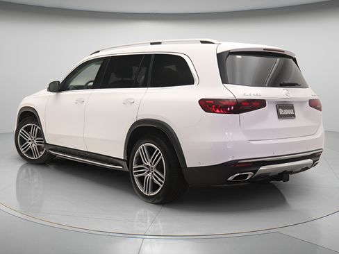 New 2026 Mercedes-Benz GLS 450 4MATIC image 2