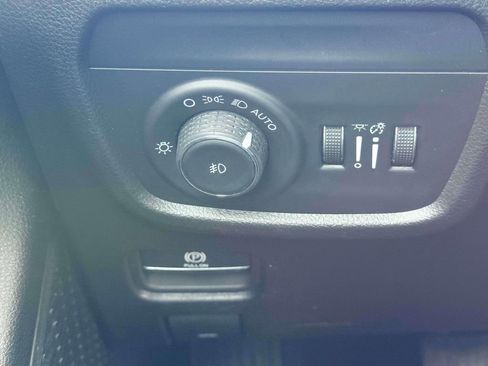 Used 2024 Jeep Grand Cherokee L Limited w/ Luxury Tech Group II image 6