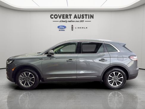 Used 2023 Lincoln Nautilus FWD w/ Premium Package image 2