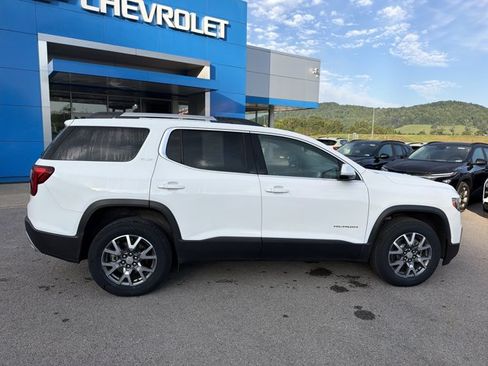 Used 2023 GMC Acadia SLT AWD/4WD image 3