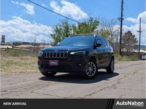Used 2019 Jeep Cherokee Latitude Plus w/ Cold Weather Group AWD/4WD image 1