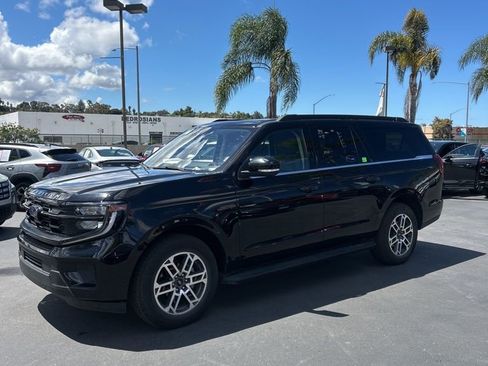 Used 2025 Ford Expedition Max Active AWD/4WD image 1
