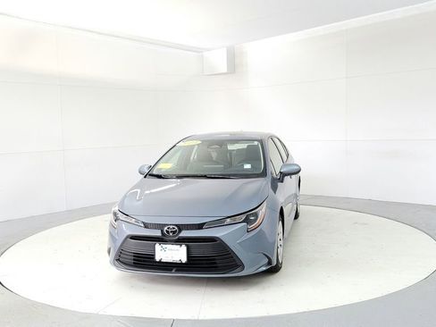 Used 2023 Toyota Corolla LE FWD image 2