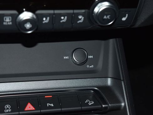 Certified 2025 Audi Q3 2.0T Premium w/ Convenience Package image 13