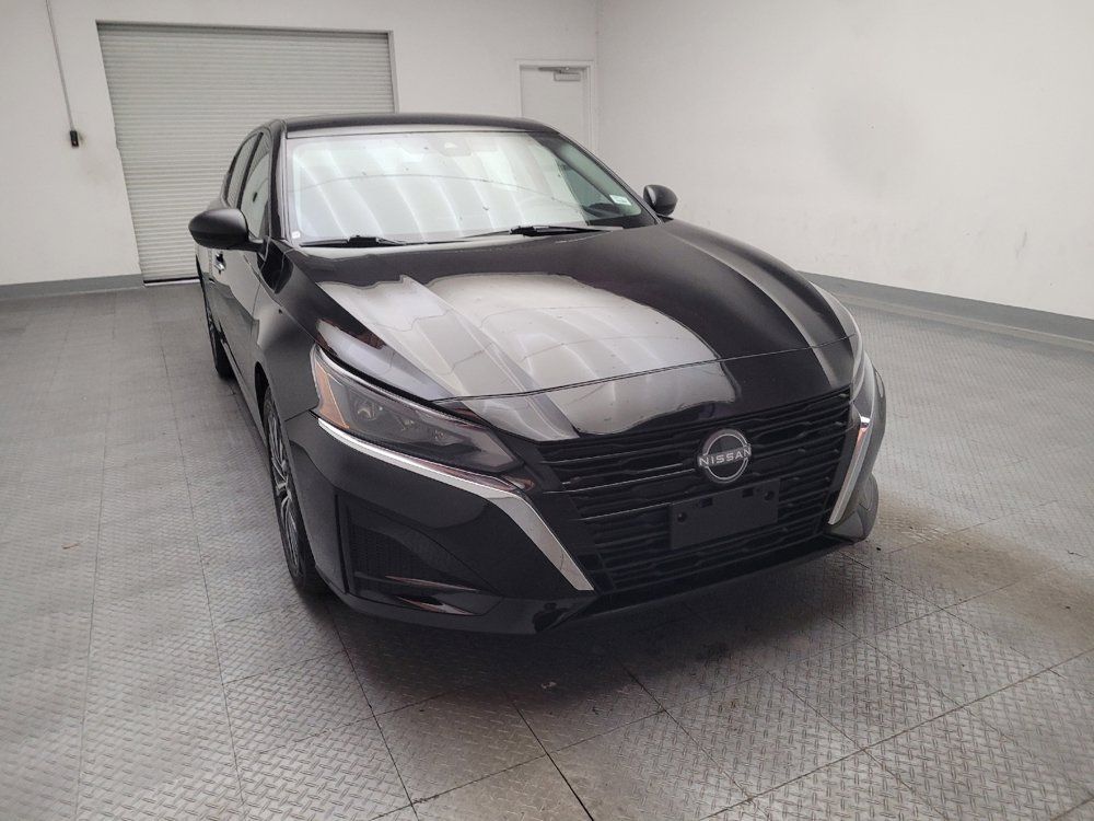 Used 2025 Nissan Altima 2.5 SV FWD image 14